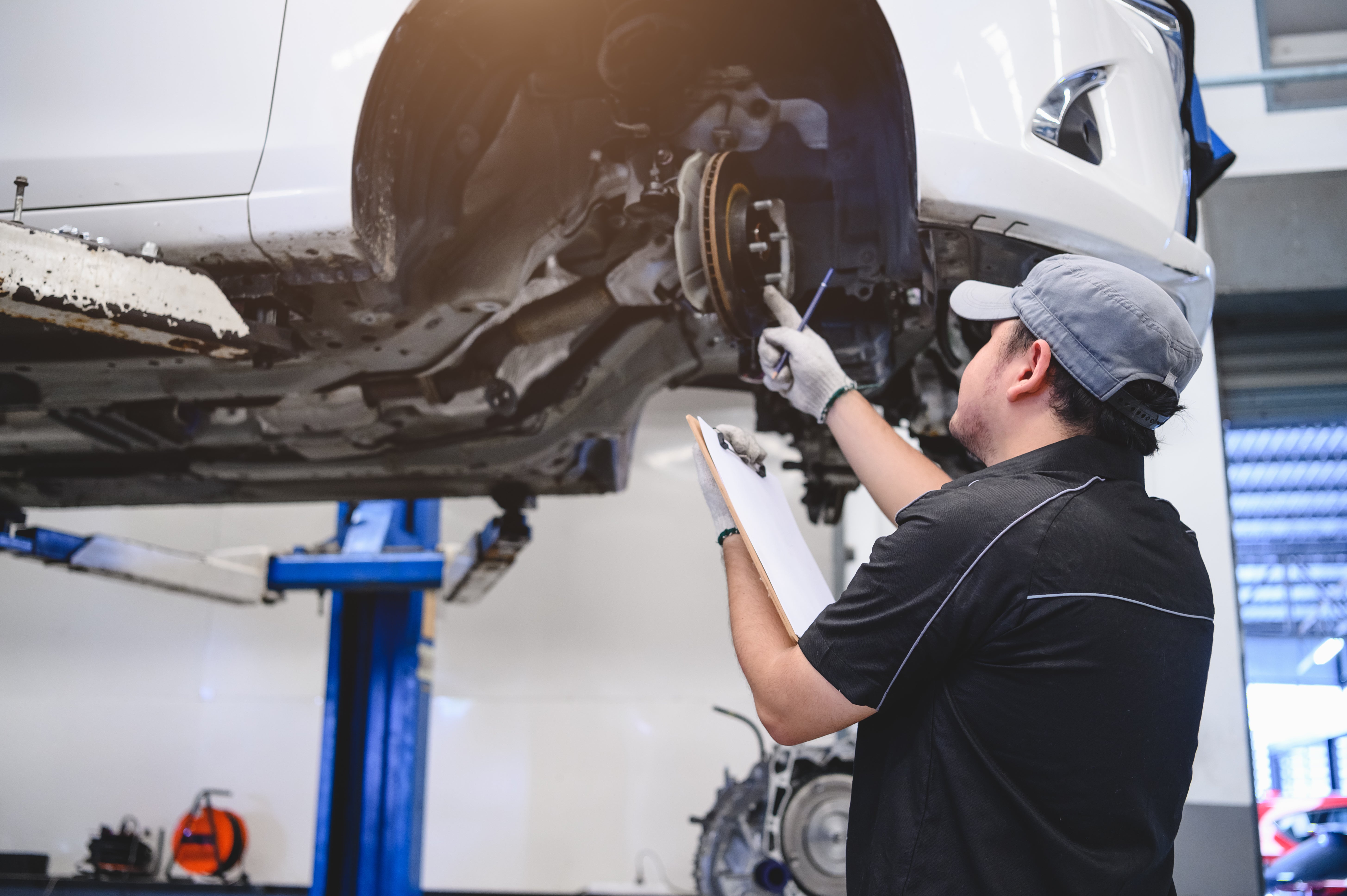 DIY vs. Pro Mechanic: When to Tackle the Brake Job and When to Call fo