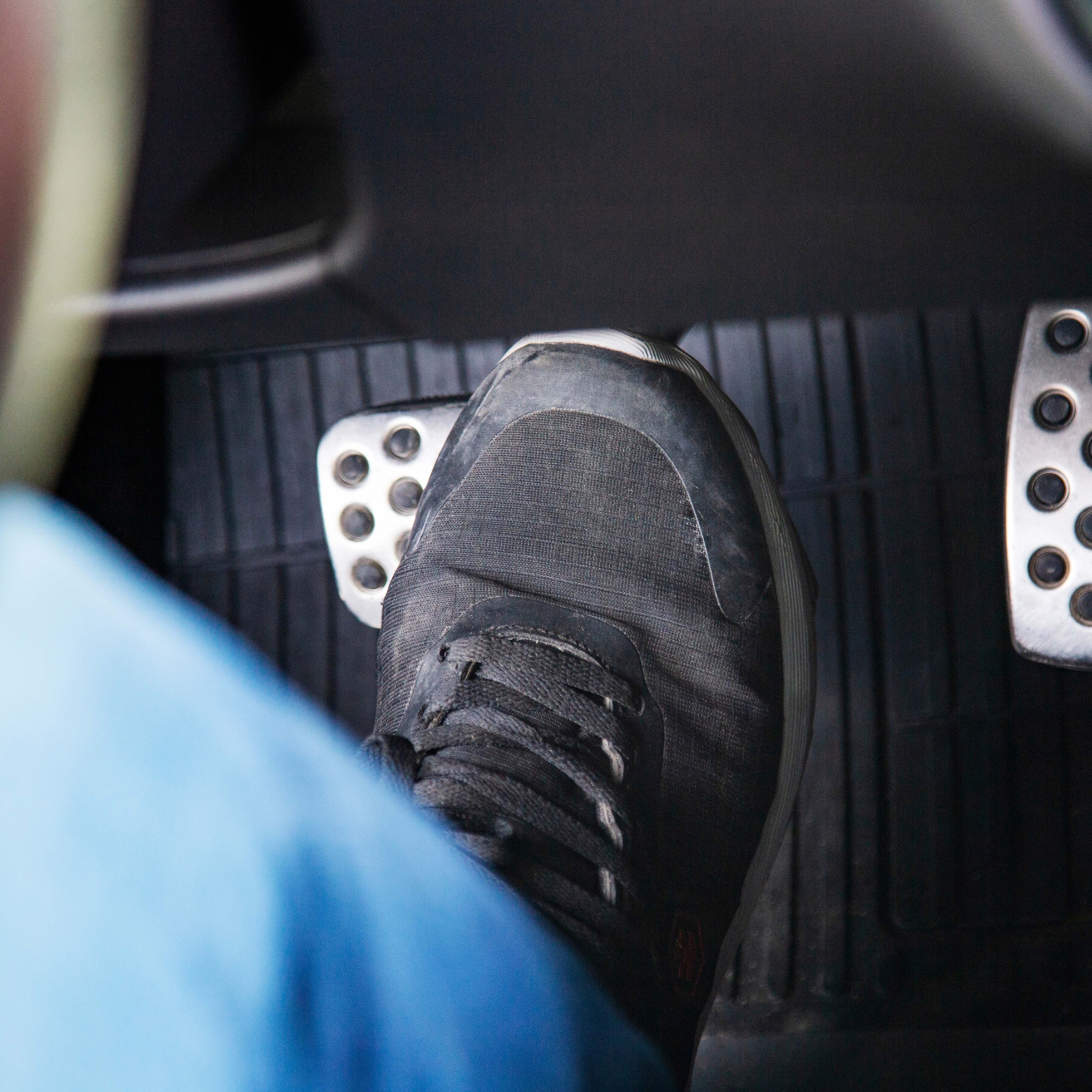 الفرامل الطرية (Spongy Brakes) الأسباب والحلول الفورية الفرامل الطرية (Spongy Brakes) الأسباب والحلول الفورية 1